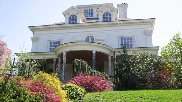 bay-ridge-white-house-640
